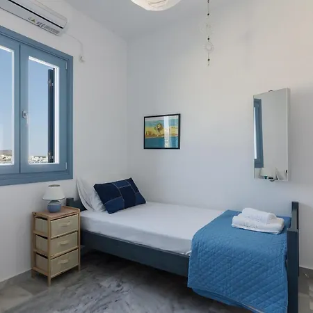 Apartment Overlooking The Sea In Paros Párosz