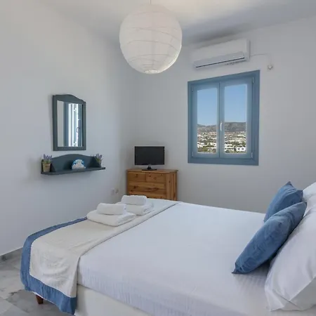 Apartment Overlooking The Sea In Paros