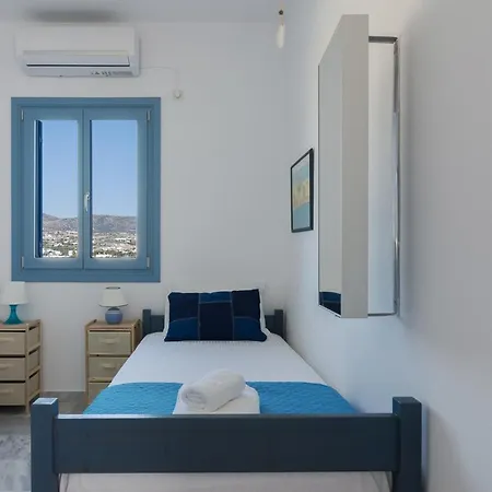 Apartment Overlooking The Sea In Paros Párosz