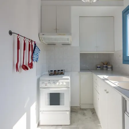 Apartment Overlooking The Sea In Paros